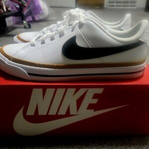 !!!  SOLD Nike Court Legacy